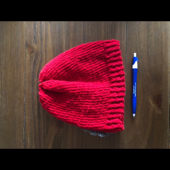 Handmade kids flower red and gray hat - Picture 4 of 5